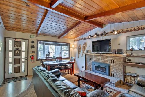 NEW! Lake Tahoe Getaway w/Hot Tub 6Mi to Heavenly - main image