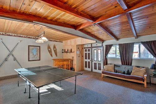 NEW! Lake Tahoe Getaway w/Hot Tub 6Mi to Heavenly - image 7