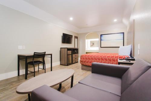 Palace Inn Beltway 8 & Westview Room Type - King Room