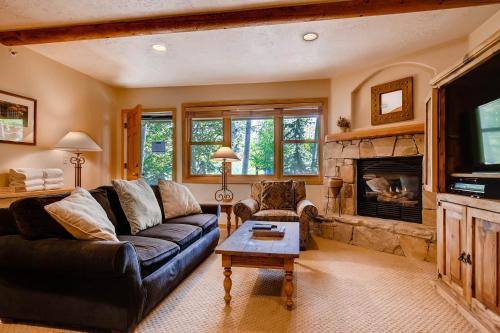 Foxglove Condos - image 8