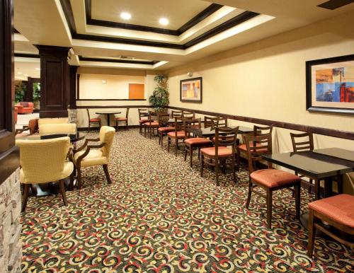 Food and beverages, Holiday Inn Express Hotel & Suites Lincoln-Roseville Area in Lincoln (CA)