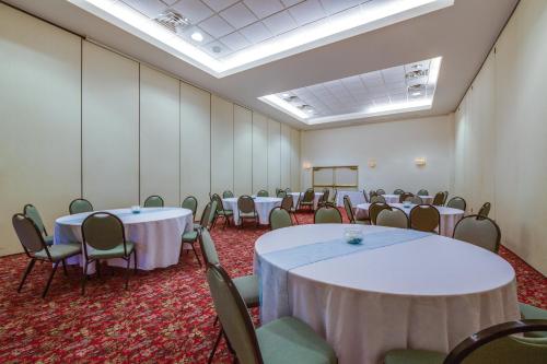 Holiday Inn Express Hotel & Suites Greensboro-East, an IHG Hotel