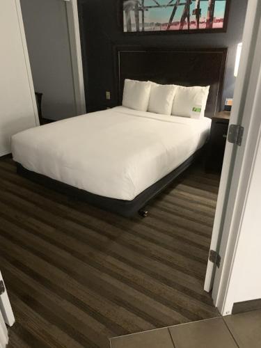 2 bedrooms, 4 beds