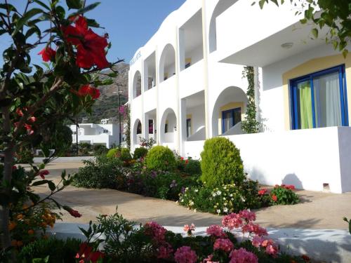  Irinoula Apartments, Pension in Livadia