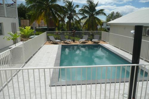 Douceurs Caraïbes, Gîte Cannelle (Douceurs Caraibes, Gite Cannelle) in บุยยองต์