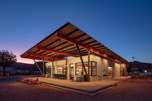 Best Friends Roadhouse and Mercantile - image 7