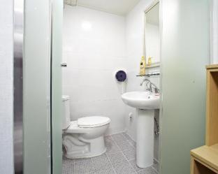 Double Room image 6