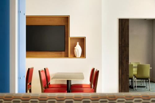 Holiday Inn Express & Suites - Locust Grove an IHG Hotel - image 4