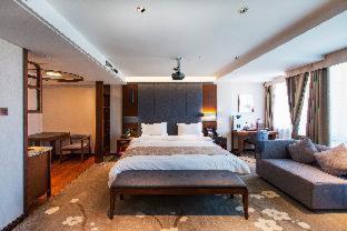 Dalian Sun Moon Lake Hotel in Dalian Train Station