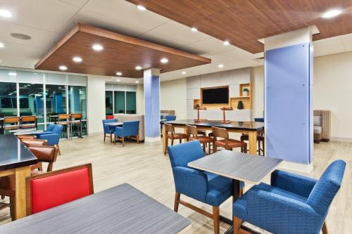 Holiday Inn Express & Suites - Cartersville