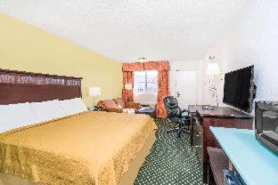 Queen Room with Two Queen Beds - Smoking