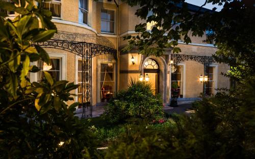 Cork's Vienna Woods Hotel & Villas