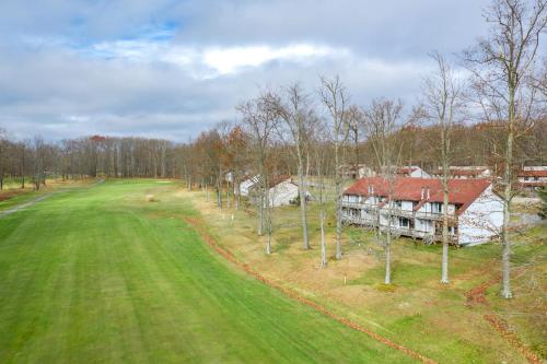 ملعب جولف (ضمن العقار), Crown Resorts at Silverwoods in دوبويز