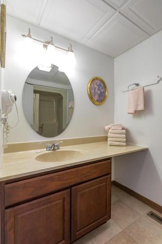2 bedrooms, 4 beds