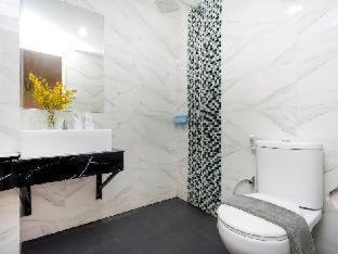 Bathroom, DK Hotel in Tampoi