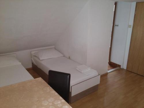 Apartments and rooms by the sea Split - 17934