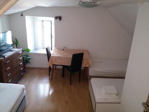 Apartments and rooms by the sea Split - 17934 - image 8