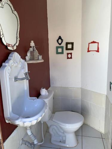 Casa de temporada 2 suites e 2 quartos em Vilas do Atlantico - 250 m da praia e 6 km da capital