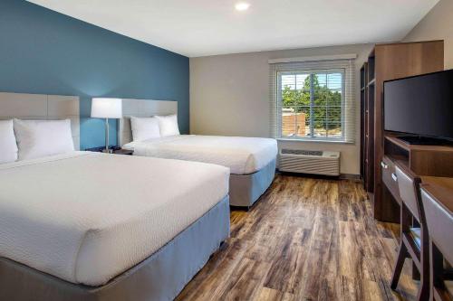 Queen Room with Two Queen Beds and Accessible Tub - Non-Smoking