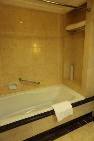 Holiday Inn Shanghai Nanjing Road by IHG, Shanghai (photo 4)