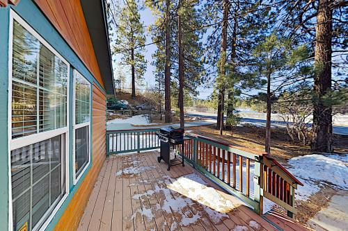 New Listing! Newly Furnished Home - Hot Tub & Deck Home - image 7