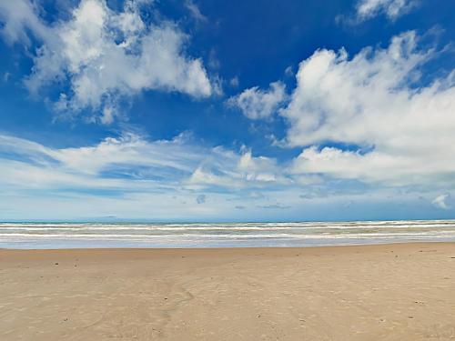 New Listing! Beachfront Penthouse with Pools & Gym condo - image 8