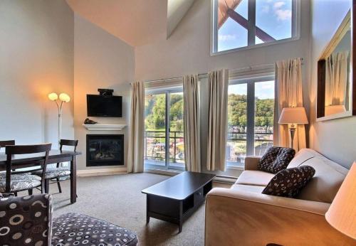 Shared lounge/TV area, Bromont-Condo sur la montagne in Bromont (QC)