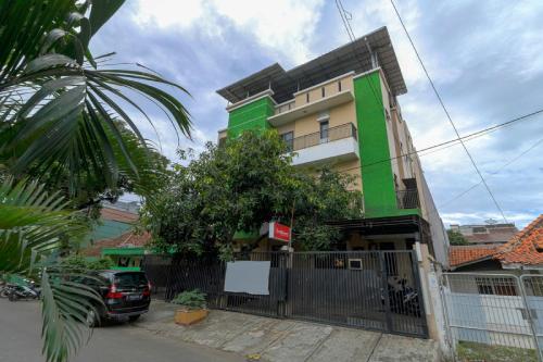 RedDoorz near Trisakti University (RedDoorz Plus near Trisakti University)