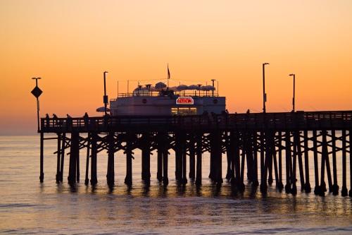 Holiday Inn Express Newport Beach, an IHG Hotel