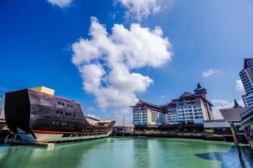 Nearby attraction, Mudzaffar Hotel near Mini Malaysia & ASEAN Cultural Park Melaka