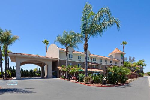 Holiday Inn Express Hotel & Suites San Diego-Escondido, an IHG Hotel