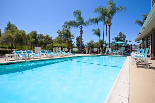 Holiday Inn Express Hotel & Suites San Diego-Escondido, an IHG Hotel