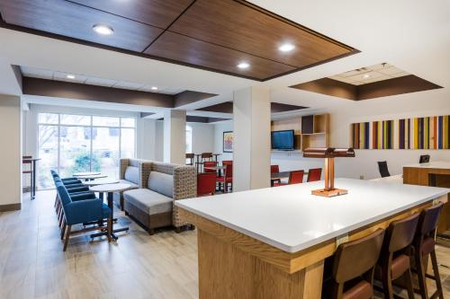 ห้องอาหาร, Holiday Inn Express Hotel And Suites Bremen By IHG in บรีเมน (GA)