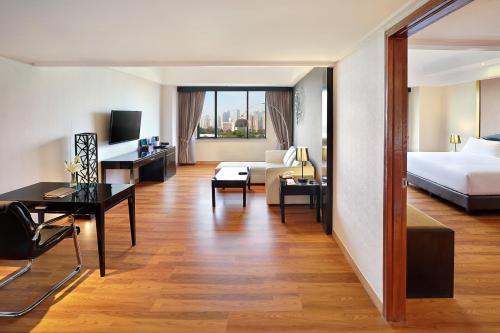 room detail thumbnail 2