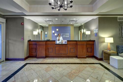 Holiday Inn Express Hotel & Suites Emporia, an IHG Hotel