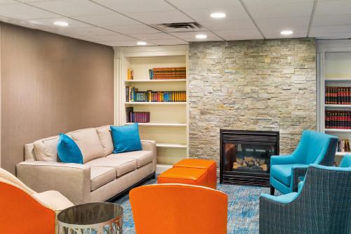 Holiday Inn Express & Suites Burlington - Mount Holly - image 2