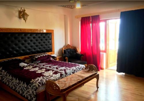 Super Deluxe Double or Twin Room image 3