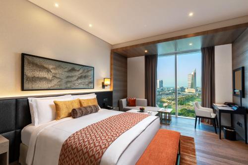 Taj Jumeirah Lakes Towers - image 13
