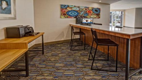 Holiday Inn Express Louisville Airport Expo Center by IHG in Louisville, USA