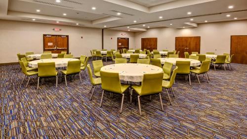 Holiday Inn Express Louisville Airport Expo Center an IHG Hotel - image 10