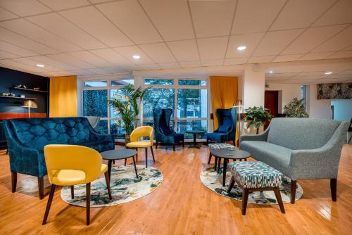 Shared lounge/TV area