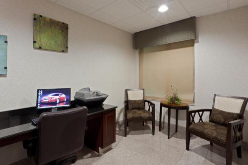 Holiday Inn Express Lordstown-Newton Falls/Warren, an IHG Hotel