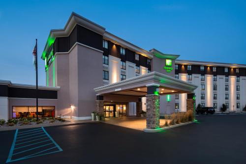 Holiday Inn Milwaukee Riverfront, an IHG Hotel