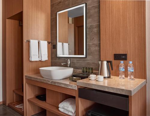 room detail thumbnail 2