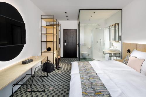 room detail thumbnail 2