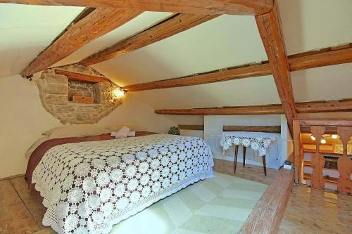 House Ester - image 3
