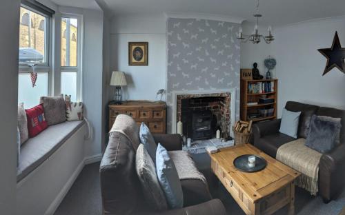 Sea views by beach - spacious 4 bed family house gîte à louer Ellough