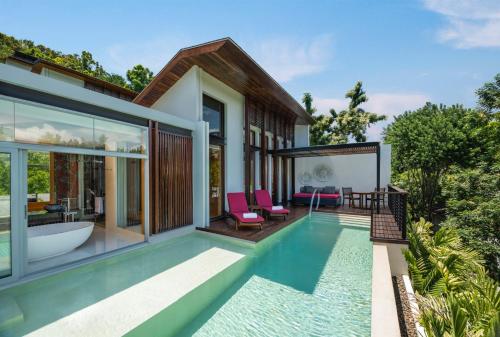 Jungle Oasis King Bed with Private Pool Villa