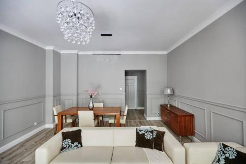 Beżowy Apartament DE LUX dla 4 osób Chorzów Katowice