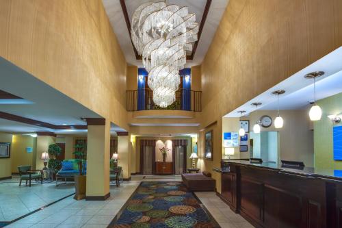 外部景觀, 新不倫瑞克塔中心智選假日酒店-洲際酒店集團旗下 (Holiday Inn Express Tower Center New Brunswick By IHG) in 東布倫斯威克 (NJ)